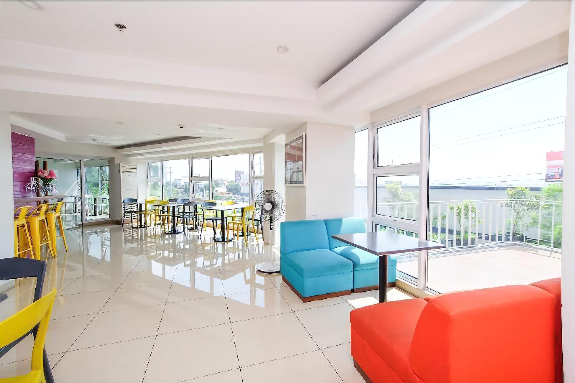 มายสเปซ แอท บีจีซี Hotel Pasig City ภายนอก รูปภาพ