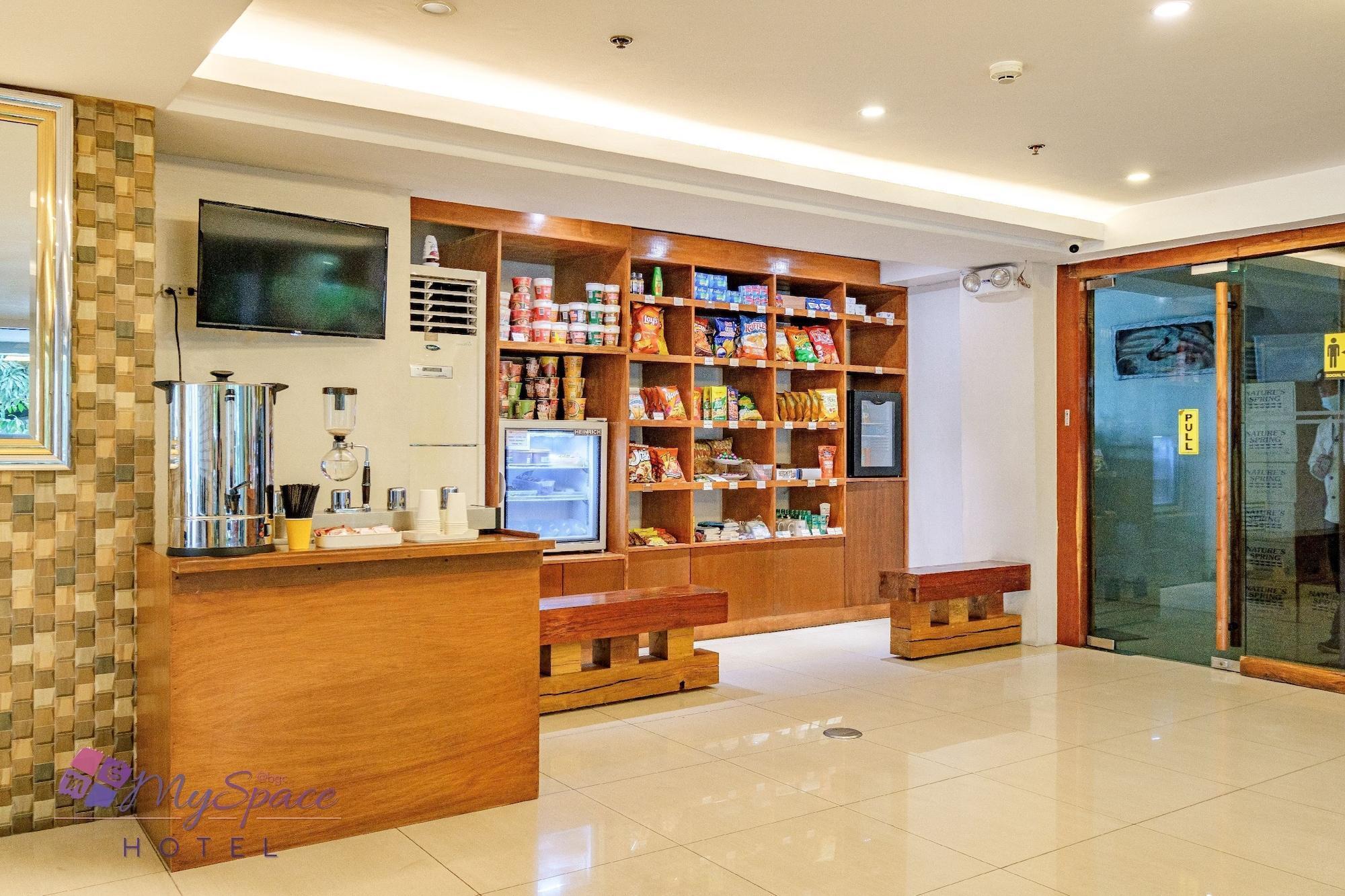 มายสเปซ แอท บีจีซี Hotel Pasig City ภายนอก รูปภาพ