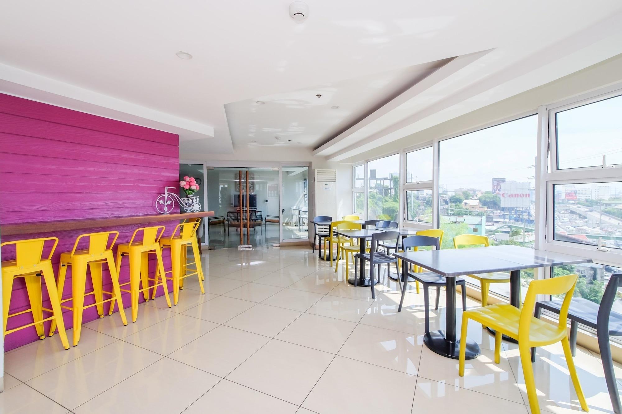 มายสเปซ แอท บีจีซี Hotel Pasig City ภายนอก รูปภาพ