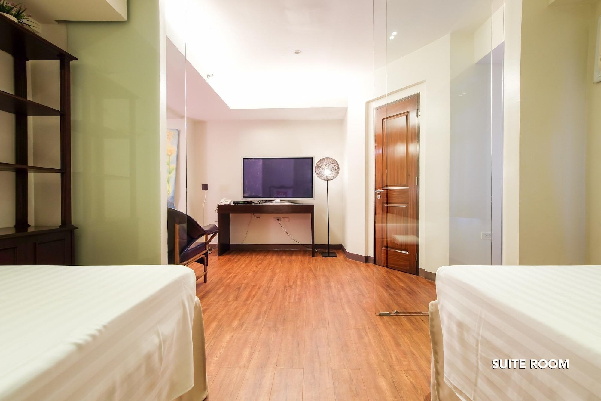 มายสเปซ แอท บีจีซี Hotel Pasig City ภายนอก รูปภาพ