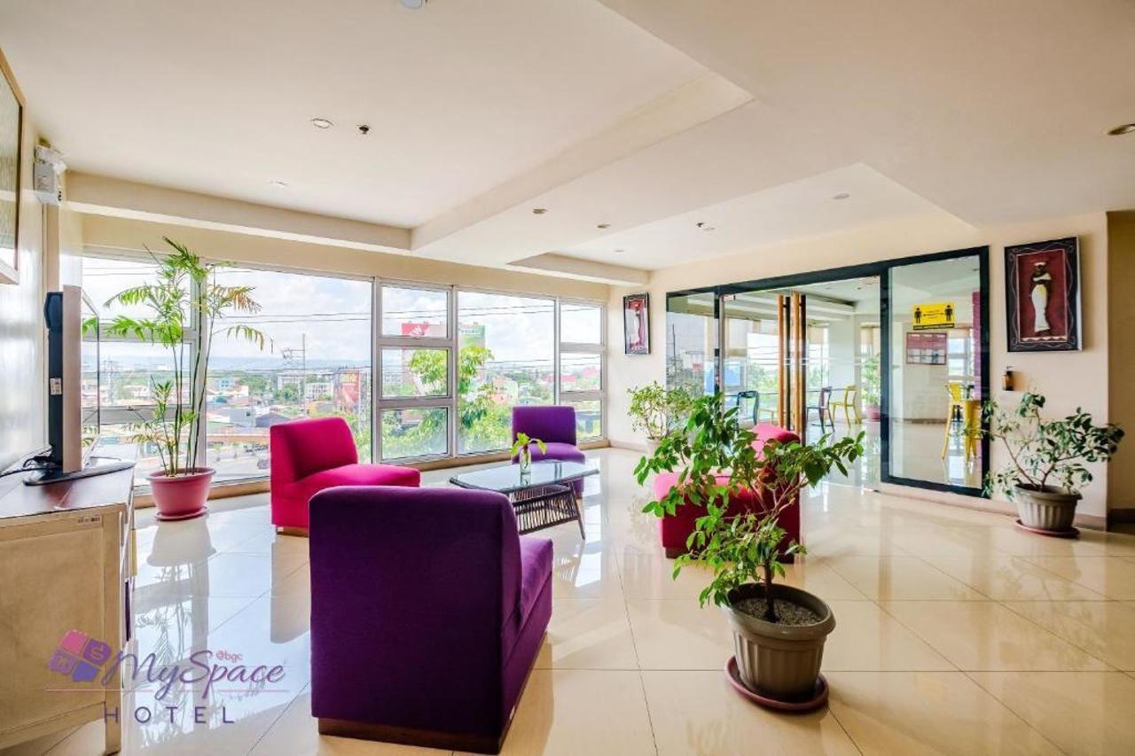 มายสเปซ แอท บีจีซี Hotel Pasig City ภายนอก รูปภาพ